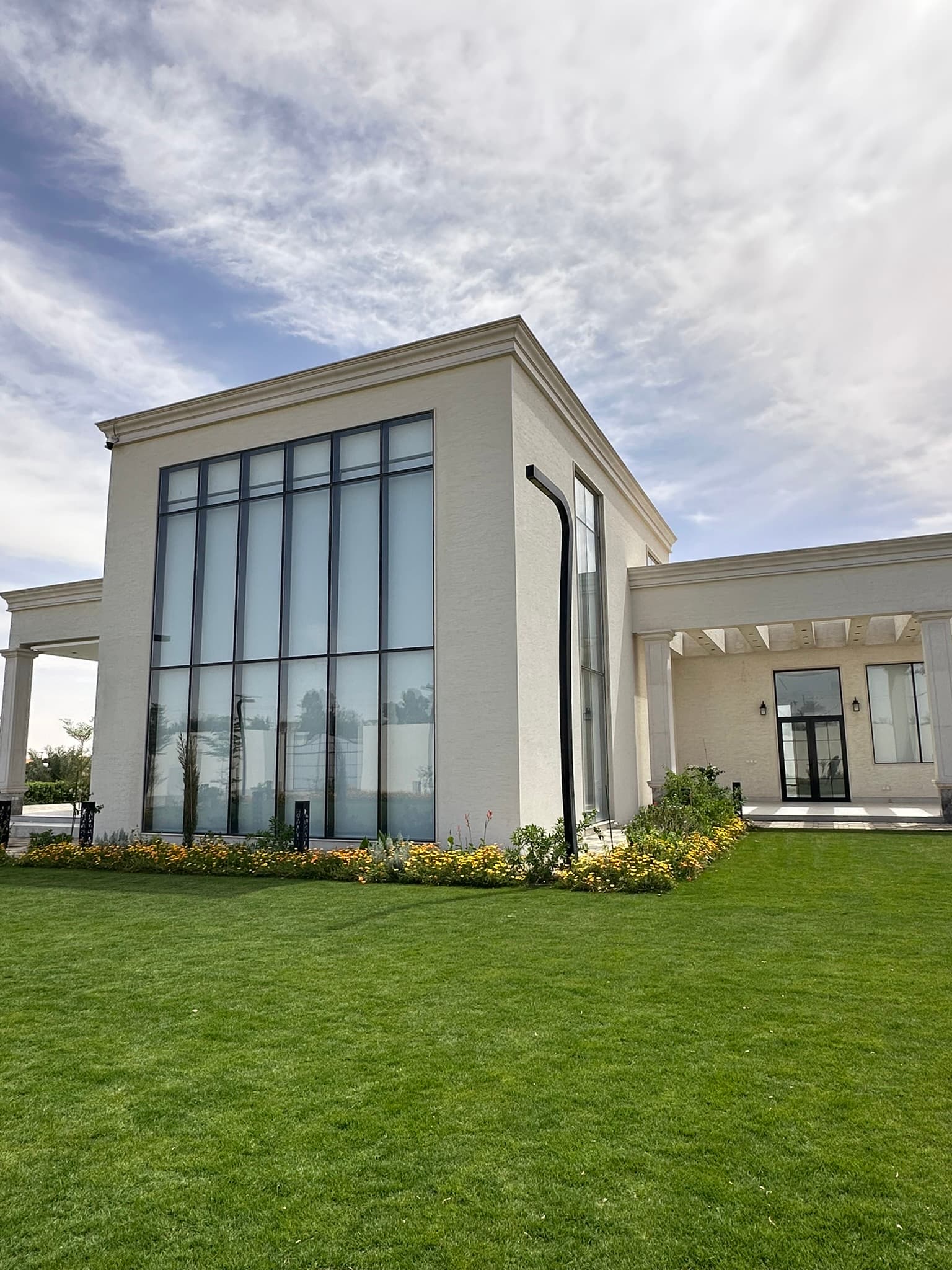 Al Muzahmiyah Private Farm – Premium Curtain Wall, Skylight & Smart Aluminium Doors
